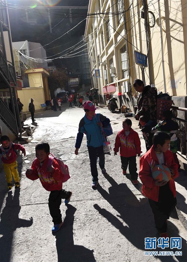 云南德欽藏族三胞胎兄弟的生活與夢(mèng)想