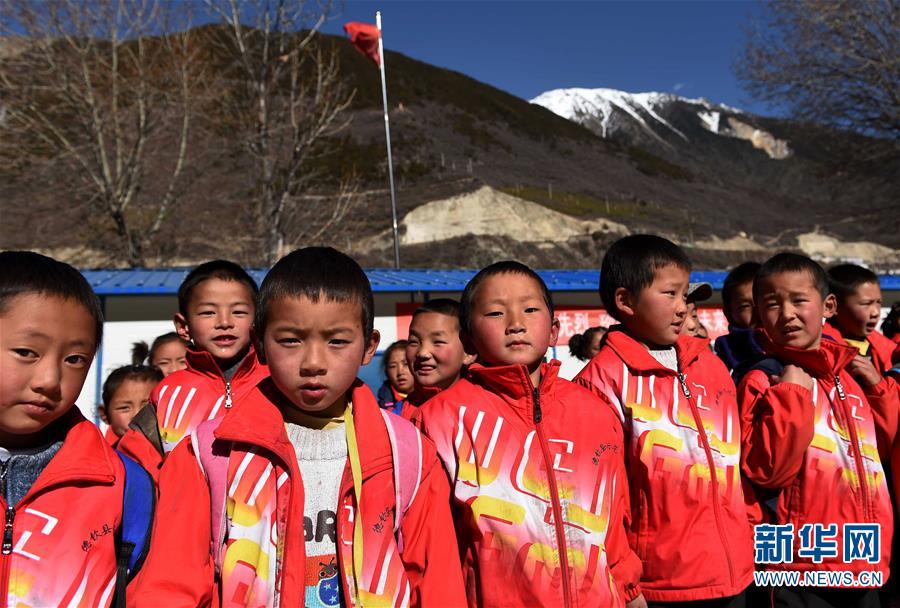 云南德欽藏族三胞胎兄弟的生活與夢(mèng)想